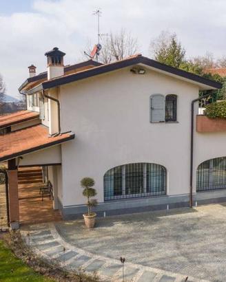 Villa di 500 m² con più di 5 locali e box auto dop
