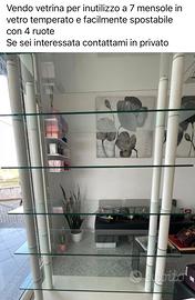 Vetrina a  mansole con ruote