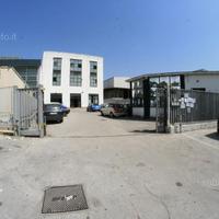 Locale pronto attrezzato piano terra