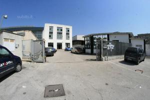 Locale pronto attrezzato piano terra