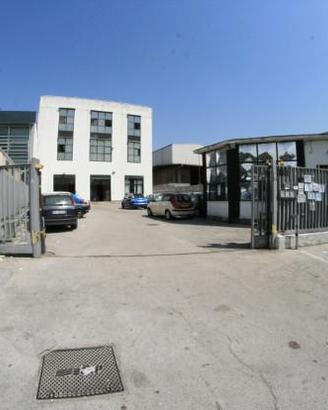 Locale pronto attrezzato piano terra