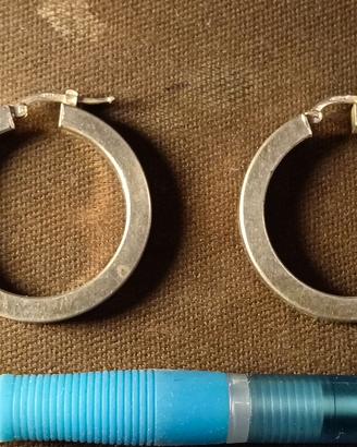 Orecchini tondi in argento 925