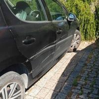 Auto per pezzi di ricambio