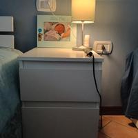 comodino camera da letto 