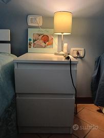comodino camera da letto 