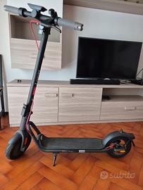 Monopattino NAVEE V40i Pro - Pari al NUOVO