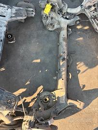 ASSALE PONTE POSTERIORE FORD FOCUS BERLINA ANNO:20