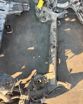 ASSALE PONTE POSTERIORE FORD FOCUS BERLINA ANNO:20
