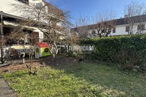 VILLA A SCHIERA CON BOX DOPPIO E GIARDINO