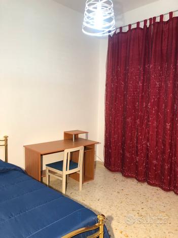 Camere singole arredate per studentesse