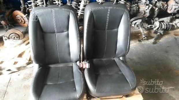 Interno in pelle nissan pulsar sedili
