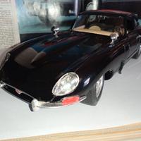 Burago Jaguar E type coupe 1 18