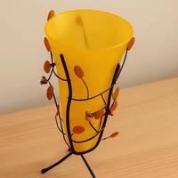 Vaso in vetro satinato arancioato con base nera –