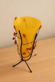 Vaso in vetro satinato arancioato con base nera –
