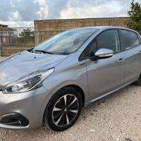 Peugeot 208 PureTech 82 Stop&Start 5 porte Signatu