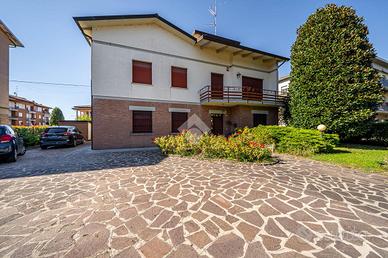 BIFAMILIARE A REGGIO NELL'EMILIA
