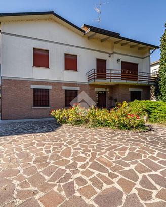 BIFAMILIARE A REGGIO NELL'EMILIA