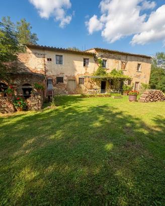 Rustico / Casale di 400 m² con più di 5 locali e b