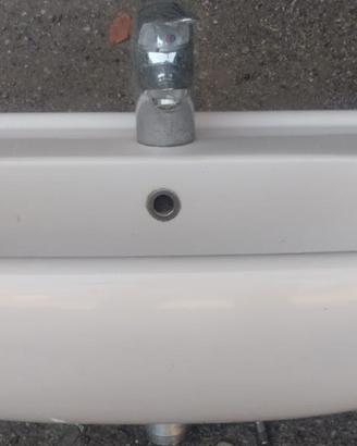 Lavandino in ceramica 