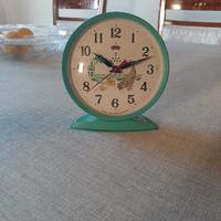 orologio da tavolo con la sveglia 