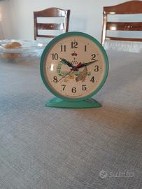 orologio da tavolo con la sveglia 