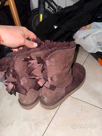 Stivaletti UGG con fiocco