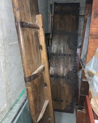 Antico portale monastico della Mongolia -