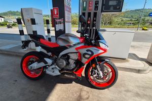 Aprilia tuono 660