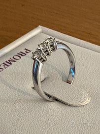 Trilogy oro bianco 18 Kt con tre diamanti da 0,45