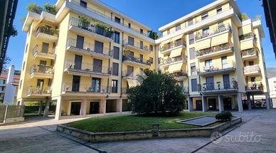 2 LOCALI A COMO