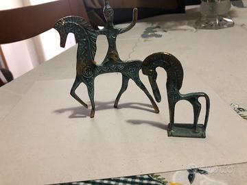 Soprammobili di ottone smaltati turchesi