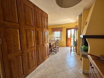 2 LOCALI A ROCCA DI CAMBIO