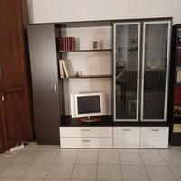 Soggiorno Wenge' . Ante bianche con vetrina