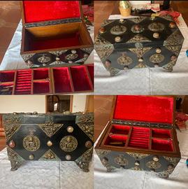 Cofanetto portagioe tibetano vintage