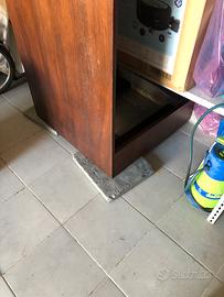 Tavolo in legno verniciato colore marrone