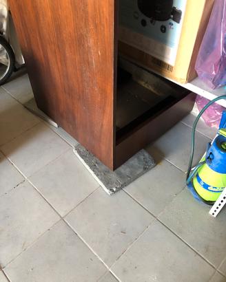 Tavolo in legno verniciato colore marrone