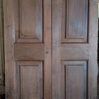 Ante /  armadio a muro antico in noce  del '600.