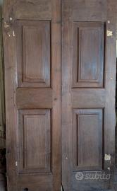 Ante /  armadio a muro antico in noce  del '600.