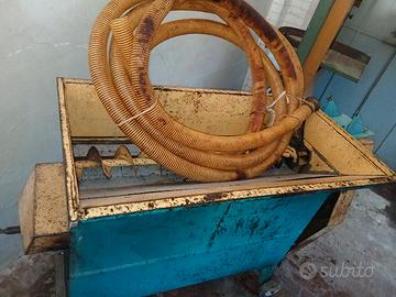 pigitrice con attrezzatura per vino