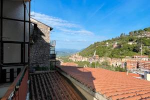 Appartamento con accesso indipendente e cantina