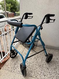Deambulatore pieghevole con seduta e cestino
