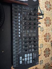 IK Multimedia UNO Synth Pro X -