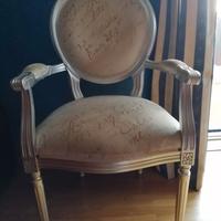 Poltrona con braccioli in legno foglia argento