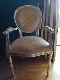 Poltrona con braccioli in legno foglia argento