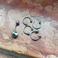 4 Piercings + 1 da ombelico