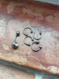 4 Piercings + 1 da ombelico