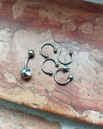 4 Piercings + 1 da ombelico