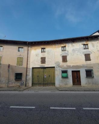 CASA DALL'AMPIA METRATURA CON TERRENO