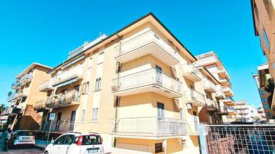 A738 - 3 camere 2 bagni fronte mare