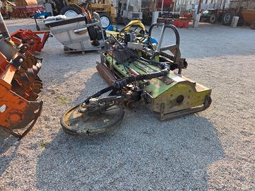 Trincia calderoni con ruota interfilare